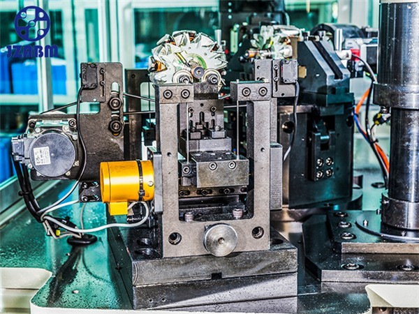 全自動轉(zhuǎn)子動平衡機(jī) 全自動轉(zhuǎn)子動平衡機(jī)