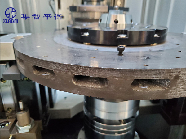 單工位剎車盤全自動(dòng)平衡機(jī) 單工位剎車盤動(dòng)平衡機(jī)